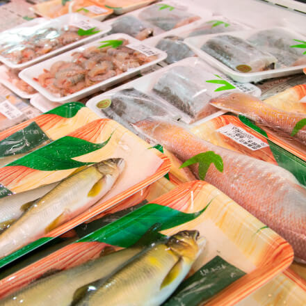 お取り寄せもできて市場や漁港から毎日仕入れている自慢のお魚