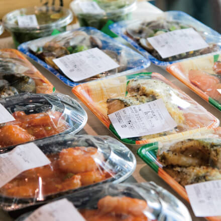 新鮮なお魚を使用した店内調理のお魚惣菜